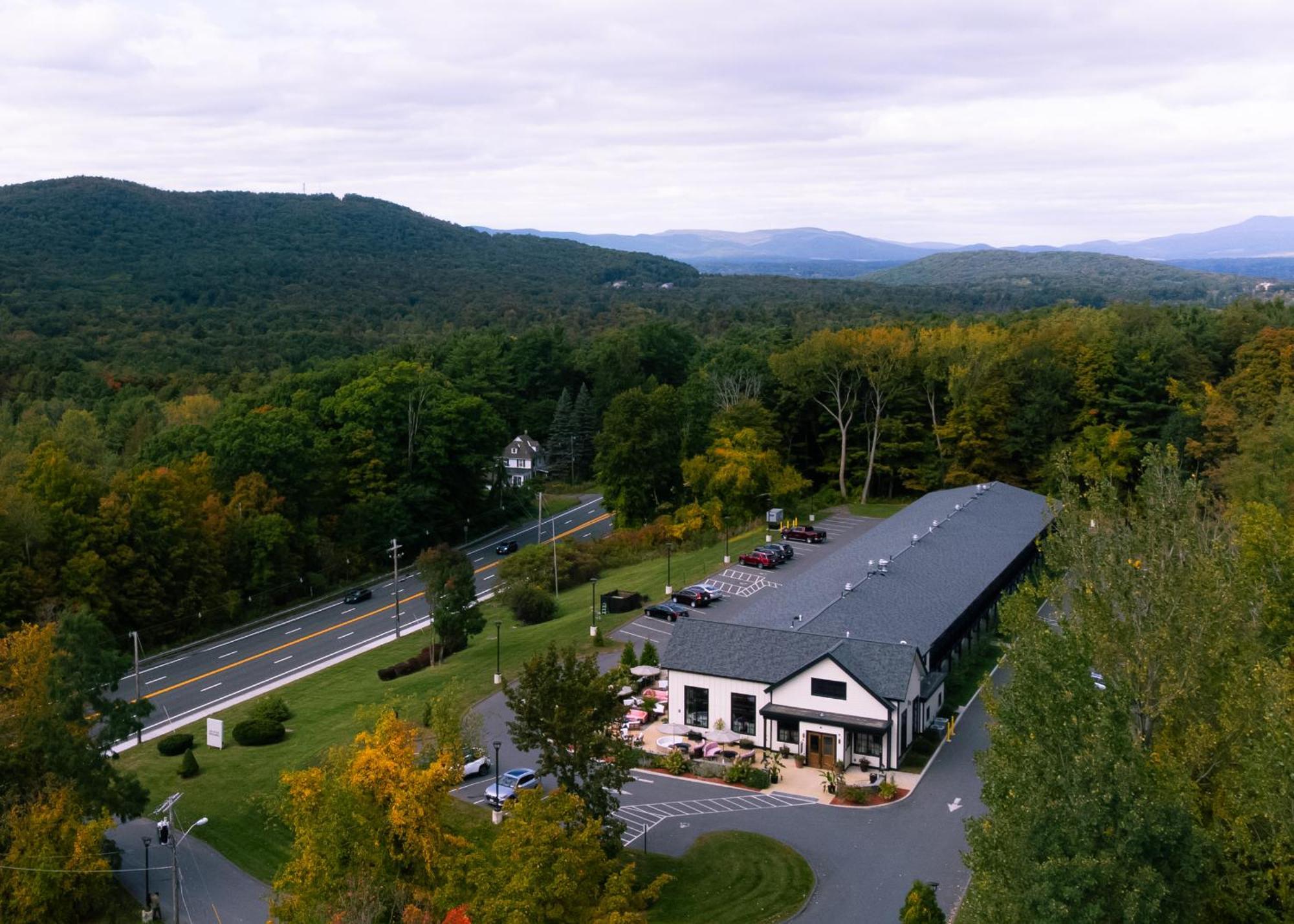 Hotel Berkshires Untold Lenox Exterior foto